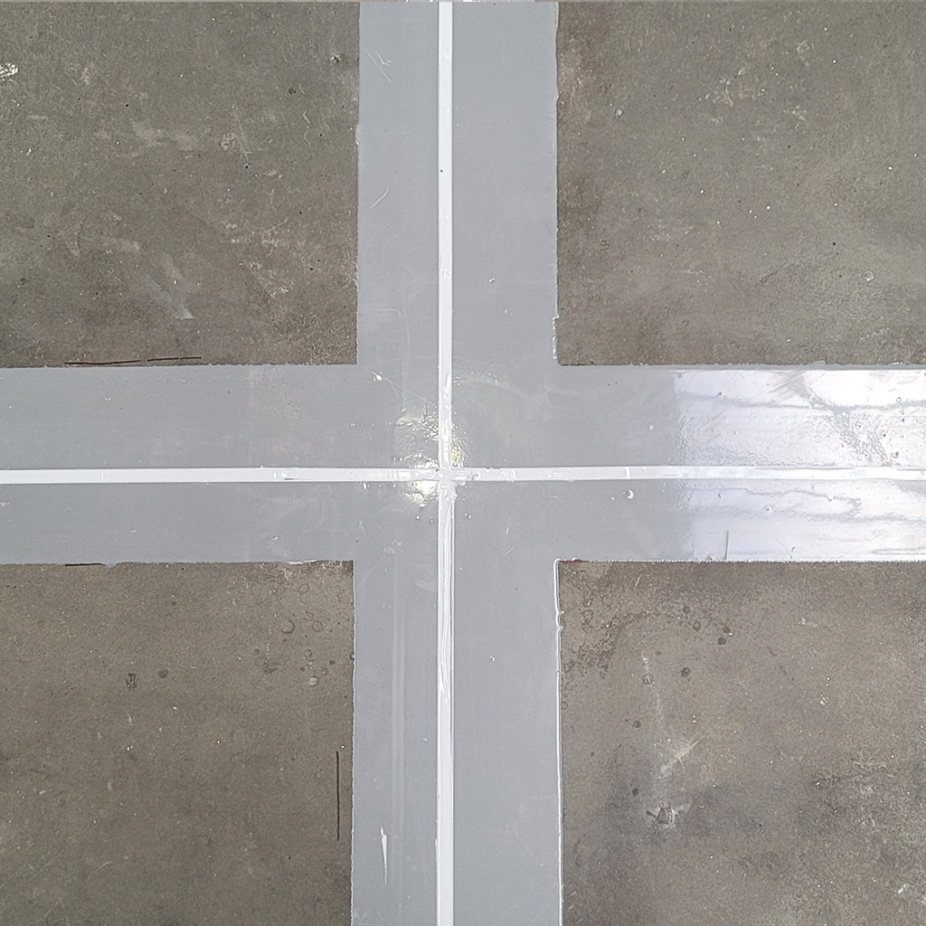 Naprawa posadzki - wypełnienie dylatacji